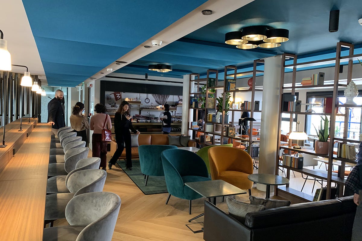 Il mezzanino è spazio breakfast che diventa area coworking e riunioni Apre Urban Hive l’hotel: nasce per soddisfare i bisogni delle persone