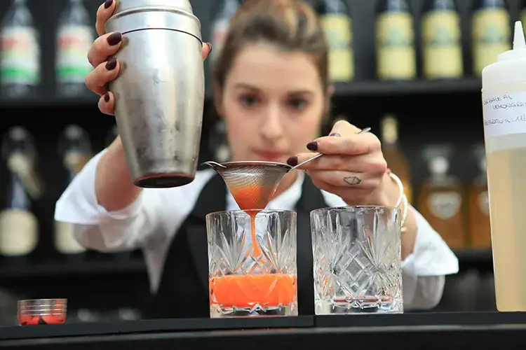 8 barman e 7 locali in gara al Flower Cocktail&amp;Drink Competition