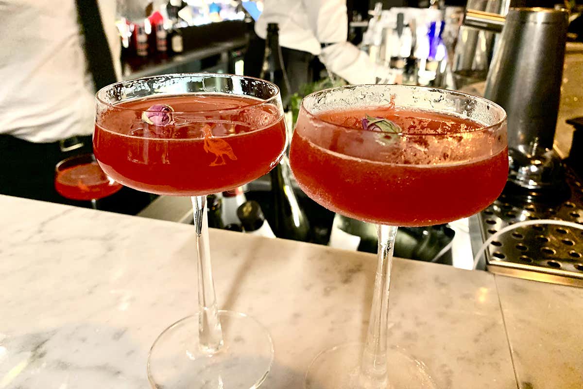 Tra gli ingredienti del Cavaliere di Franciacorta l'Amaro del capo Red Il Marchese, Osteria, Mercato e Liquori raddoppia e apre a Milano