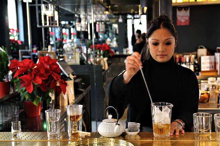 (Cocktail e t&egrave; di pregio Un matrimonio insospettabile da LiquorsVIDEO)