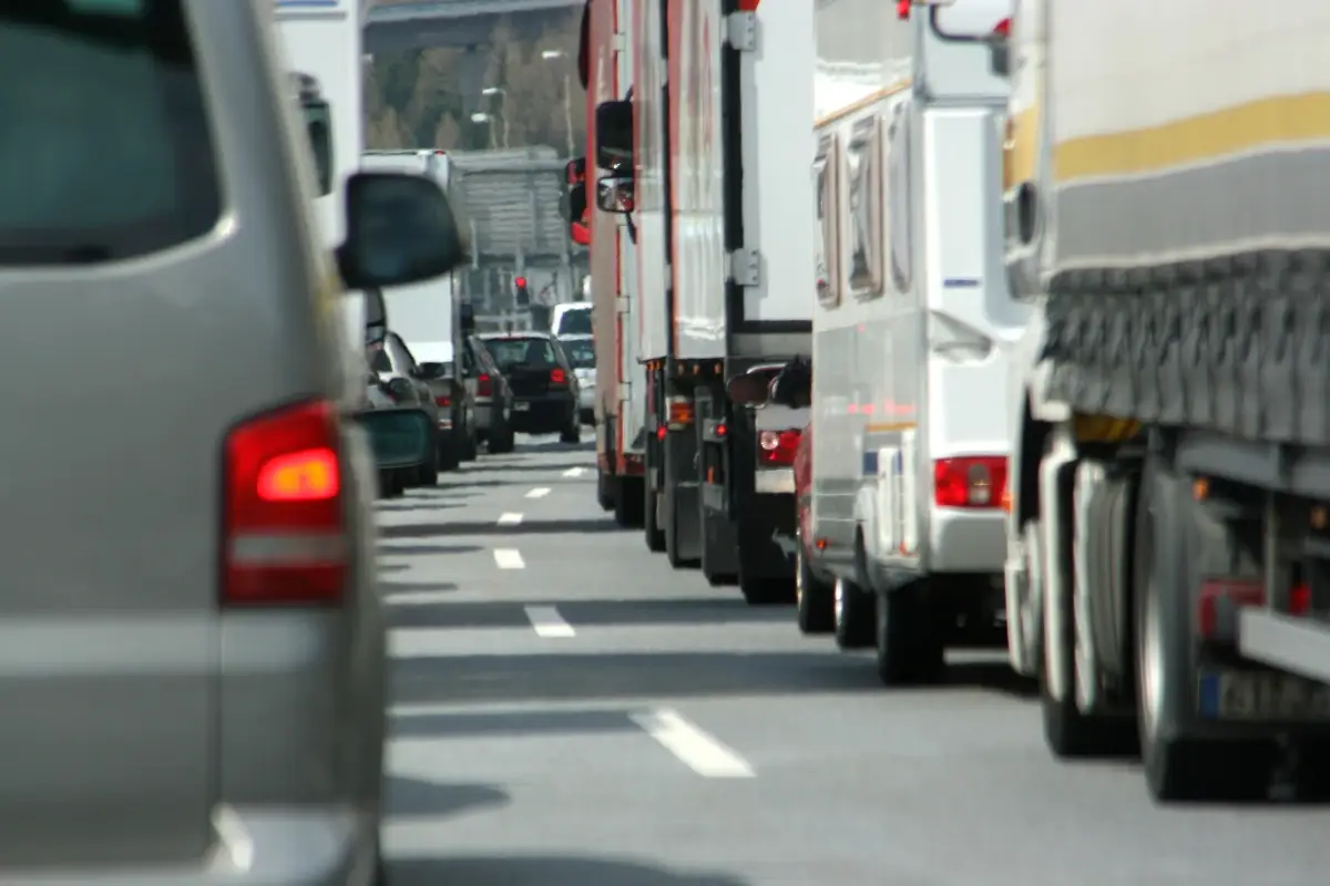 Code sull'A10, gli albergatori chiedono lo stop ai cantieri nel weekend