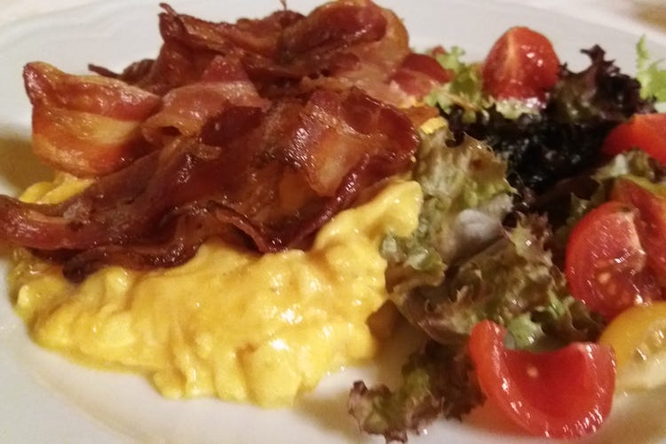 Bacon and eggs, la tipica colazione inglese (Colazione gourmet al PlazaIl buongiorno di Umberto Vezzoli)