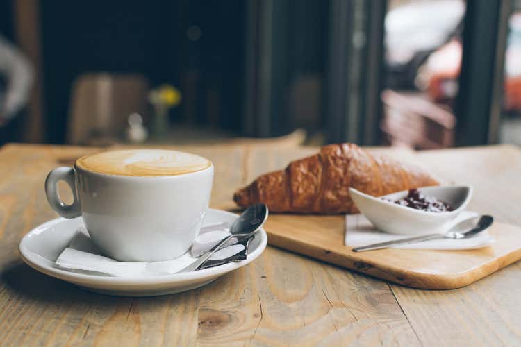 (Meno di 10 minuti per la colazione Come fare quando non si ha tempo) Alla colazione bisognerebbe dedicare più tempo (Meno di 10 minuti per la colazione Come fare quando non si ha tempo)