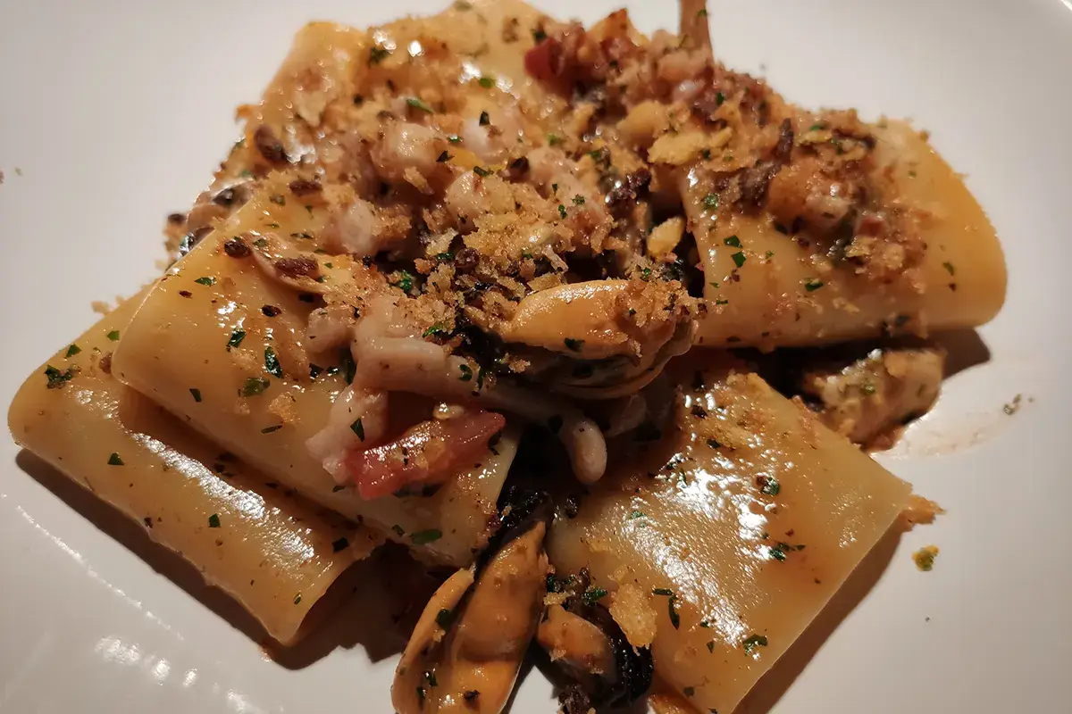 I paccheri alla viareggina &ldquo;La Coldana&rdquo;: a Lodi, cucina concreta e capace di spaziare