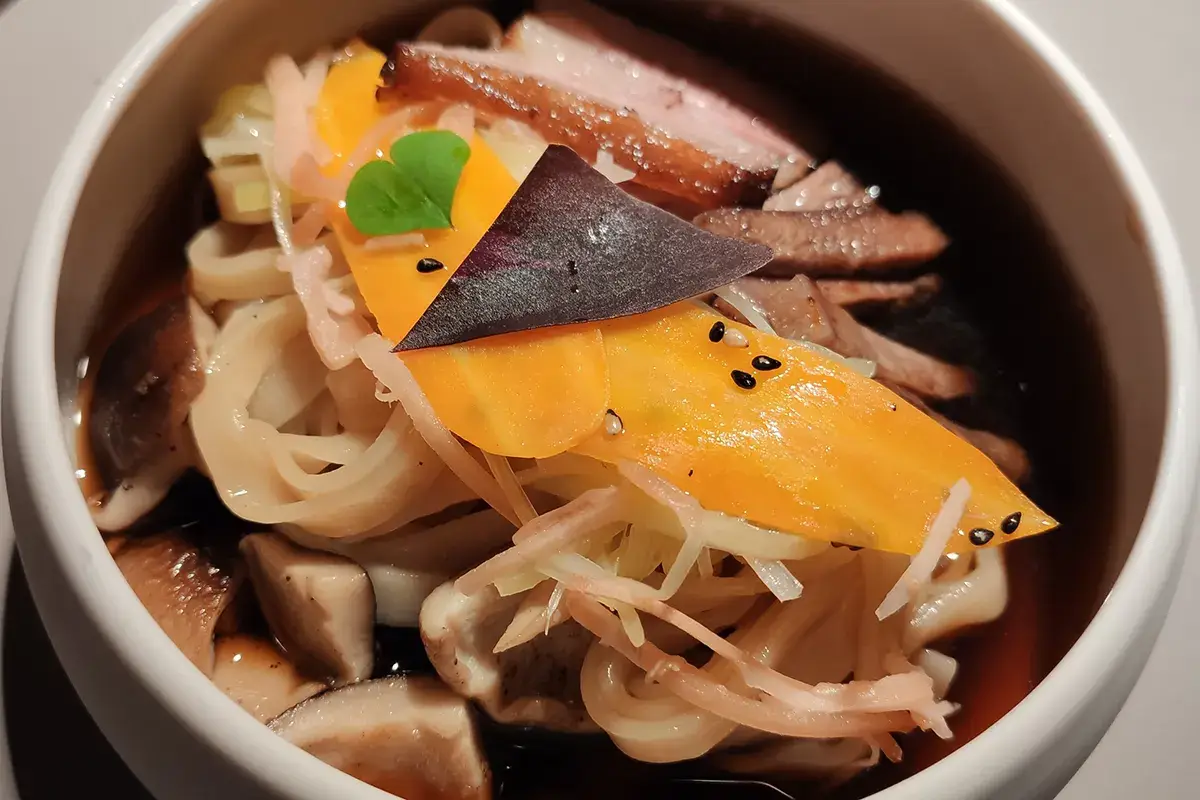 Ramen con biancostato e lingua &ldquo;La Coldana&rdquo;: a Lodi, cucina concreta e capace di spaziare