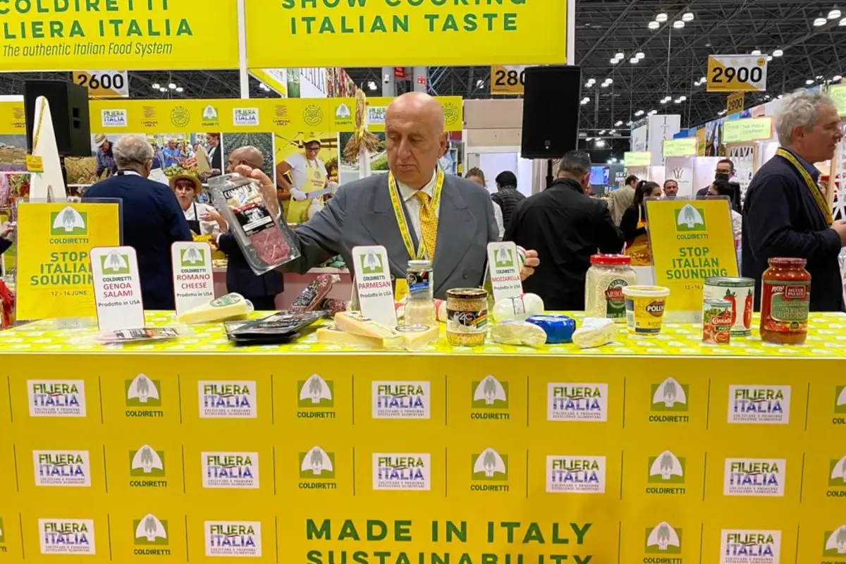 Il banco dei tarocchi di Coldiretti a New York&nbsp; Il falso made in Italy ci costa 120 miliardi: i &ldquo;re del tarocco&rdquo; sono gli Usa