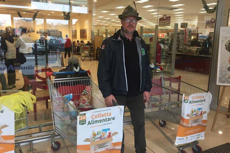 La raccolta del cibo &egrave; stata effettuata da migliaia di volontari (Colletta tra cibo e solidariet&agrave; Raccolti 16,2 milioni di pasti)