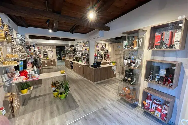 Il nuovo reparto cucina della Coltelleria Collini&nbsp; La tradizionale Coltelleria Collini rinnova il reparto cucina