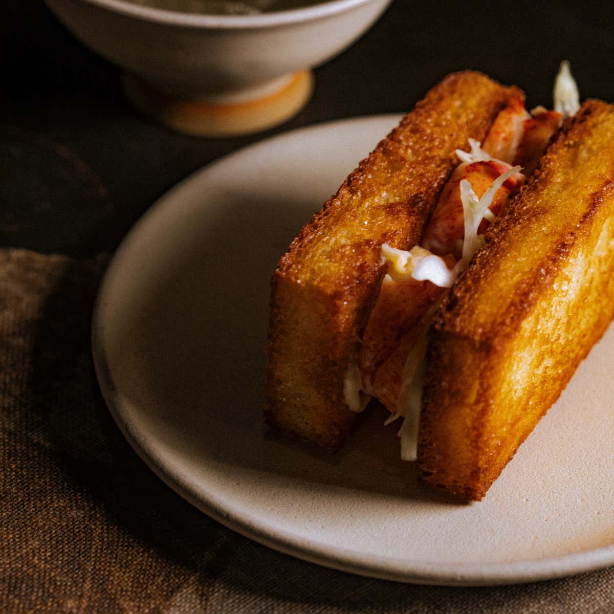 Tartare di astice, servita ad Akoya accompagnata da caviale Karaburun