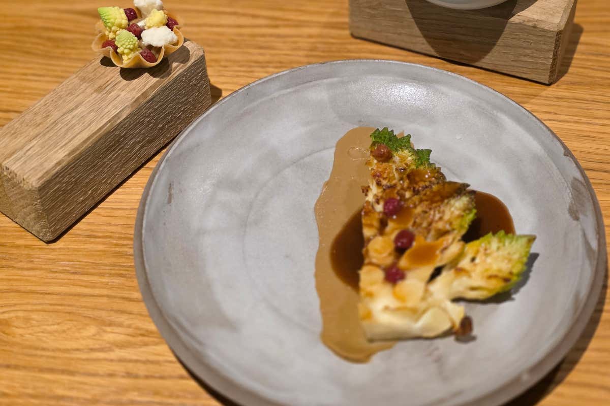 Cavolo romanesco cotto nel latte senza lattosio, con rosmarino e timo