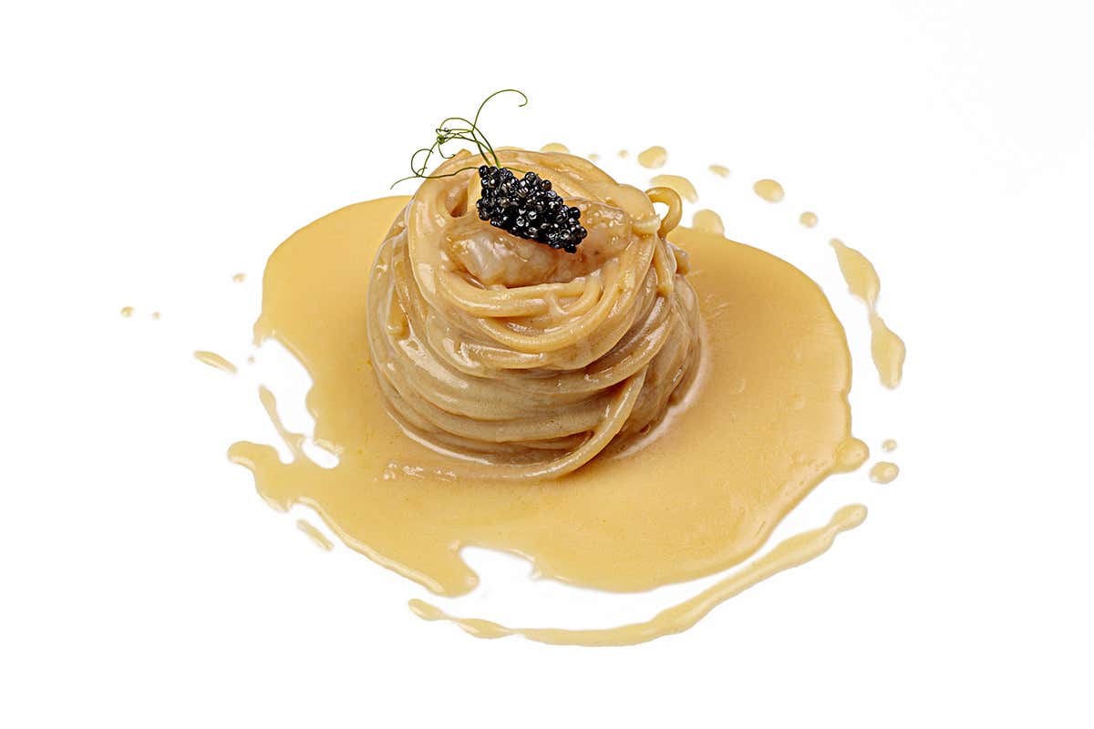 Spaghettoni con tartare di scampi freschi e caviale nero