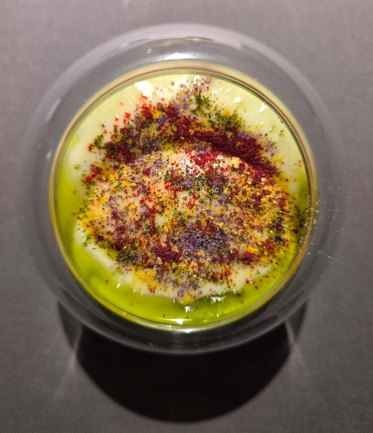 Cotechino sotto una soffice spuma di patata con polveri di rapa rossa, zucca, cavolo cappuccio viola, aglio orsino e olio al prezzemolo