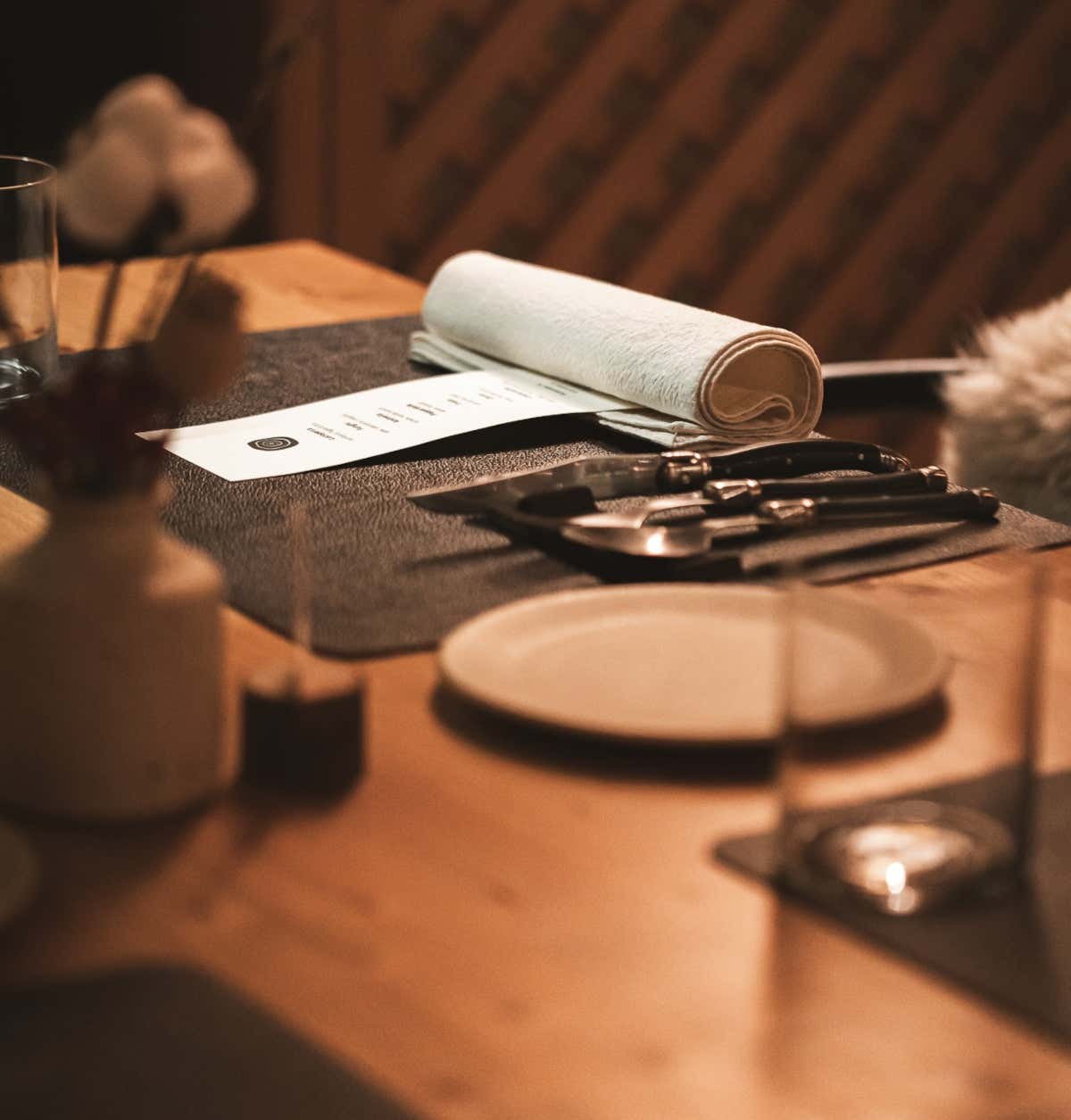 Dettagli raffinati nella sala del Lemelæ