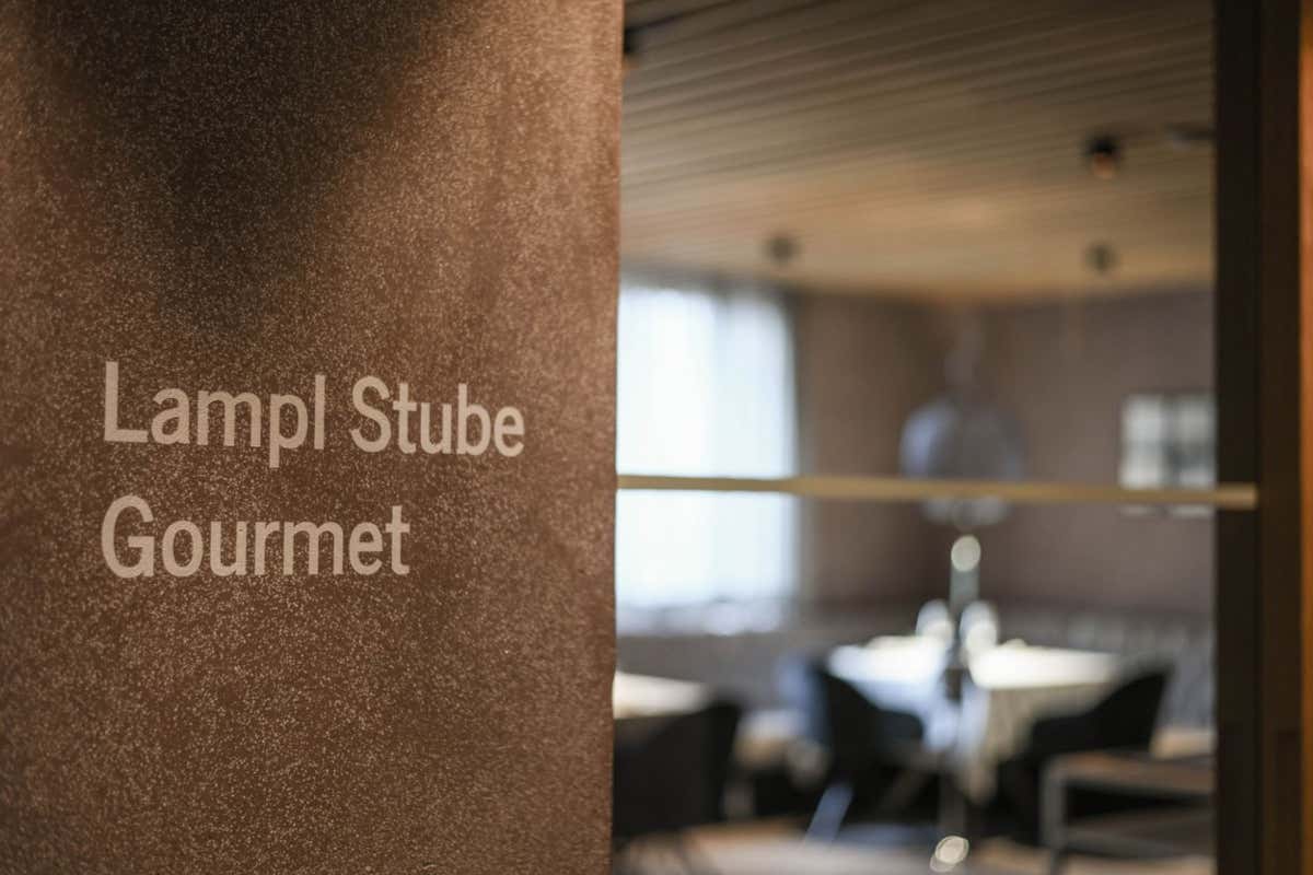 La Lampl Stube, all'interno dell'Hotel 4 stelle Lamm di Castelrotto (Bz)