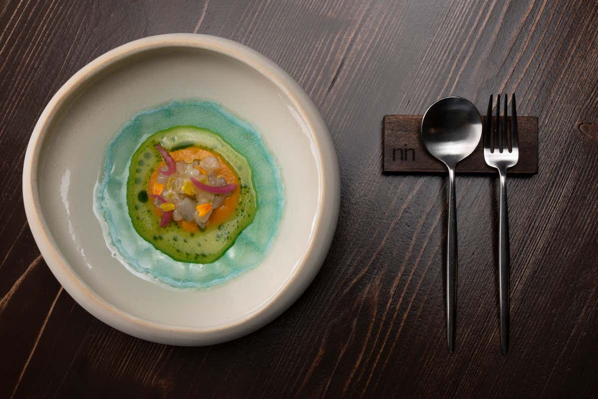 Andrea De Lillo, il Garda che brilla di stella: il Nin racconta il lago con gusto e sostenibilità Andrea De Lillo, il Garda che brilla di stella: il Nin racconta il lago con gusto e sostenibilità