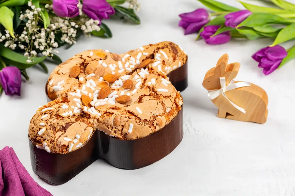 La colomba batte le uova di cioccolato&nbsp; 