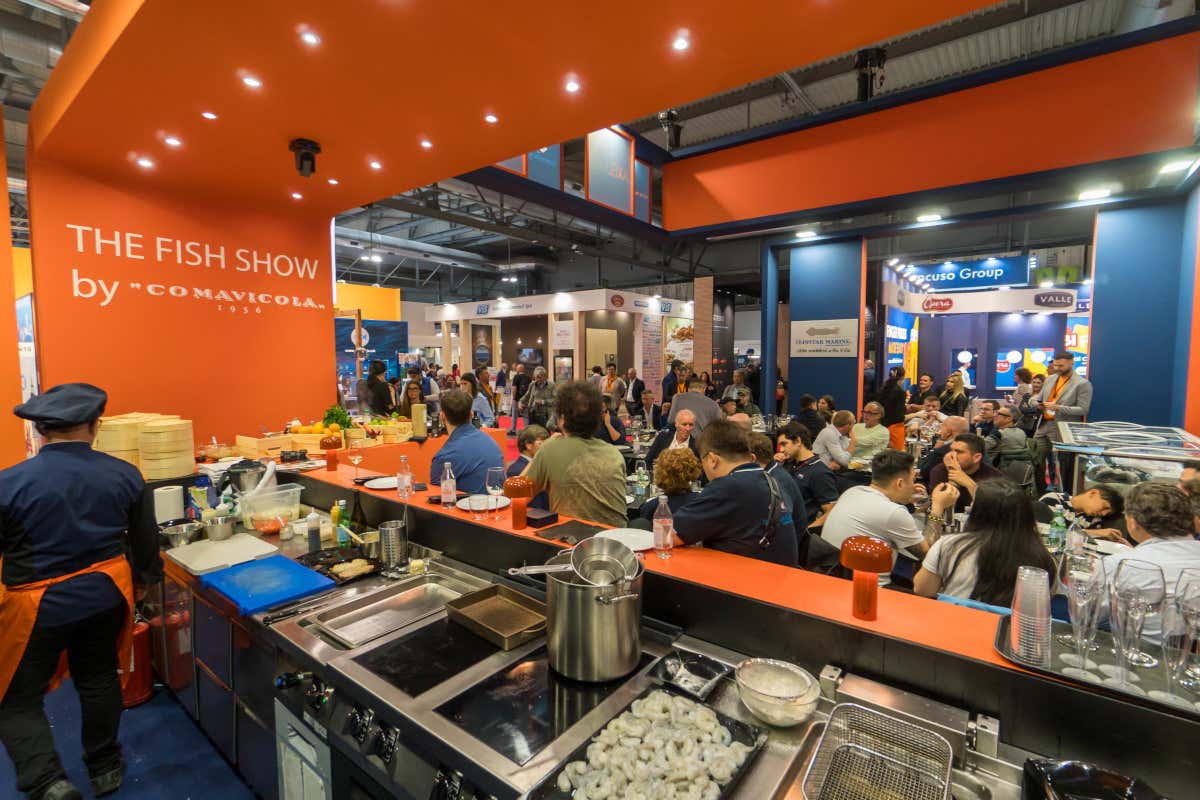 Al proprio stand, Comavicola propone "The Fish Show", non semplici showcooking
