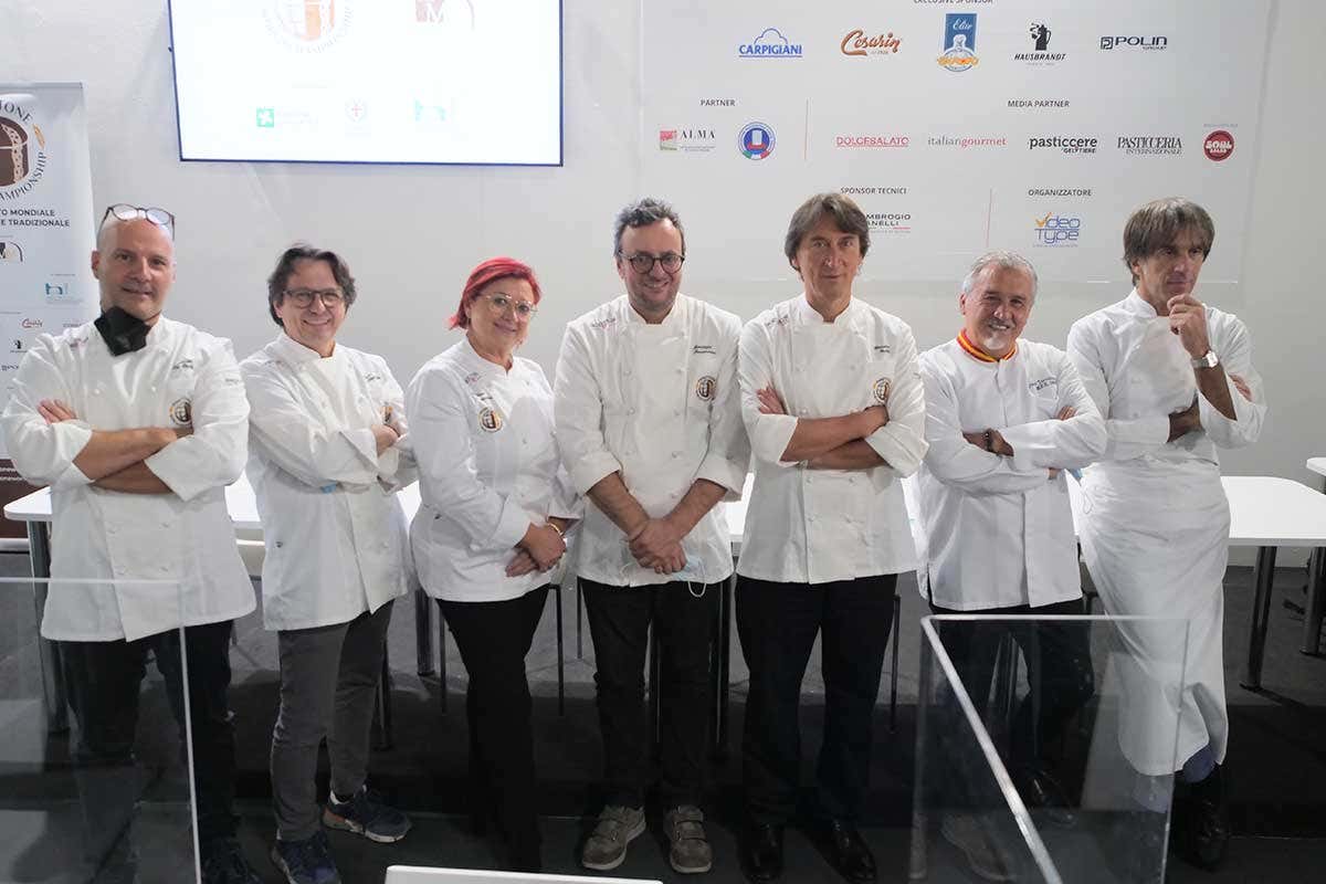 La giuria tecnica Il migliore panettone al mondo porta la firma del maestro Sal De Riso