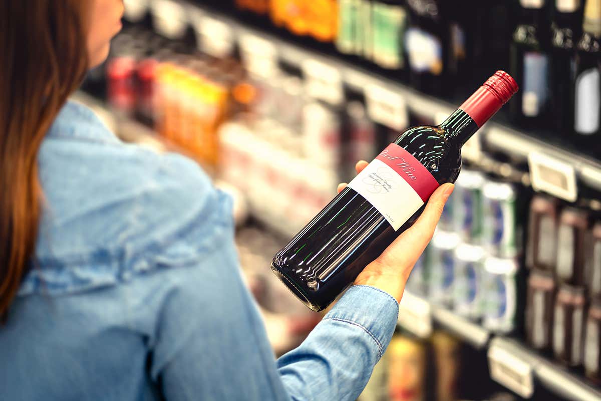 Il vino non si vende, si compra Il vino dopo i lockdown tra sommelier virtuali e prospettive per i ristoratori Il vino non si vende, si compra Il vino dopo i lockdown tra sommelier virtuali e prospettive per i ristoratori