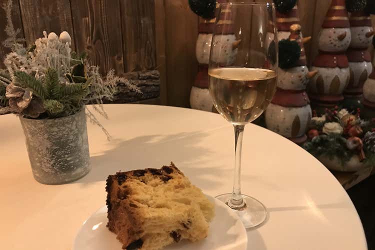 Tradizione francese e italiana insieme per le feste (Comte de Montaigne e panettone La tradizione si incontra a Milano)