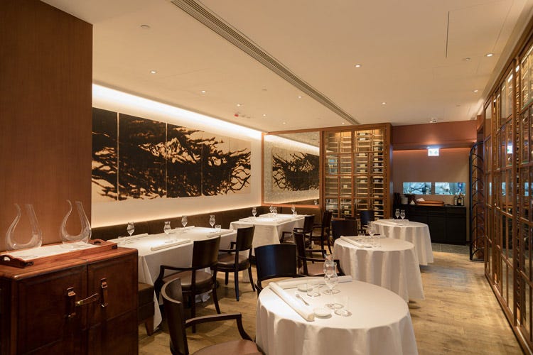 La sala del ristorante (Con Castellana Marco Sacco porta il Piemonte a Hong Kong)