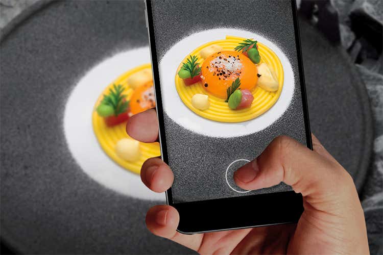 Per il Concorso #FoodArt i professionisti sono invitati a postare sul loro profilo Instagram lo scatto di un piatto della tradizione rielaborato in chiave moderna - Da Unilever Food Solutions tante iniziative per i cuochi Per il Concorso #FoodArt i professionisti sono invitati a postare sul loro profilo Instagram lo scatto di un piatto della tradizione rielaborato in chiave moderna - Da Unilever Food Solutions tante iniziative per i cuochi