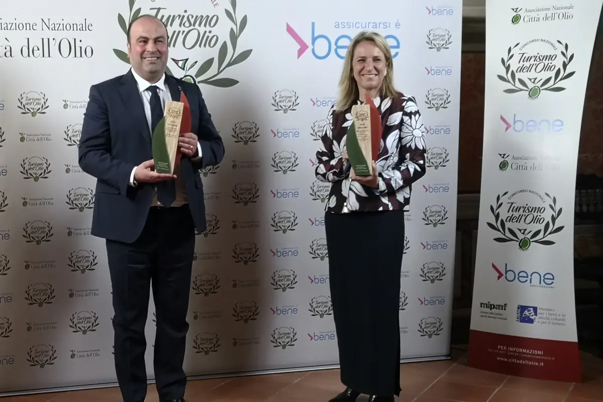 Da sinistra Michele Sonnessa e Roberta Garibaldi, membri della giuria del Concorso Turismo dell'olio Turismo dell&rsquo;Olio: ecco i finalisti del concorso