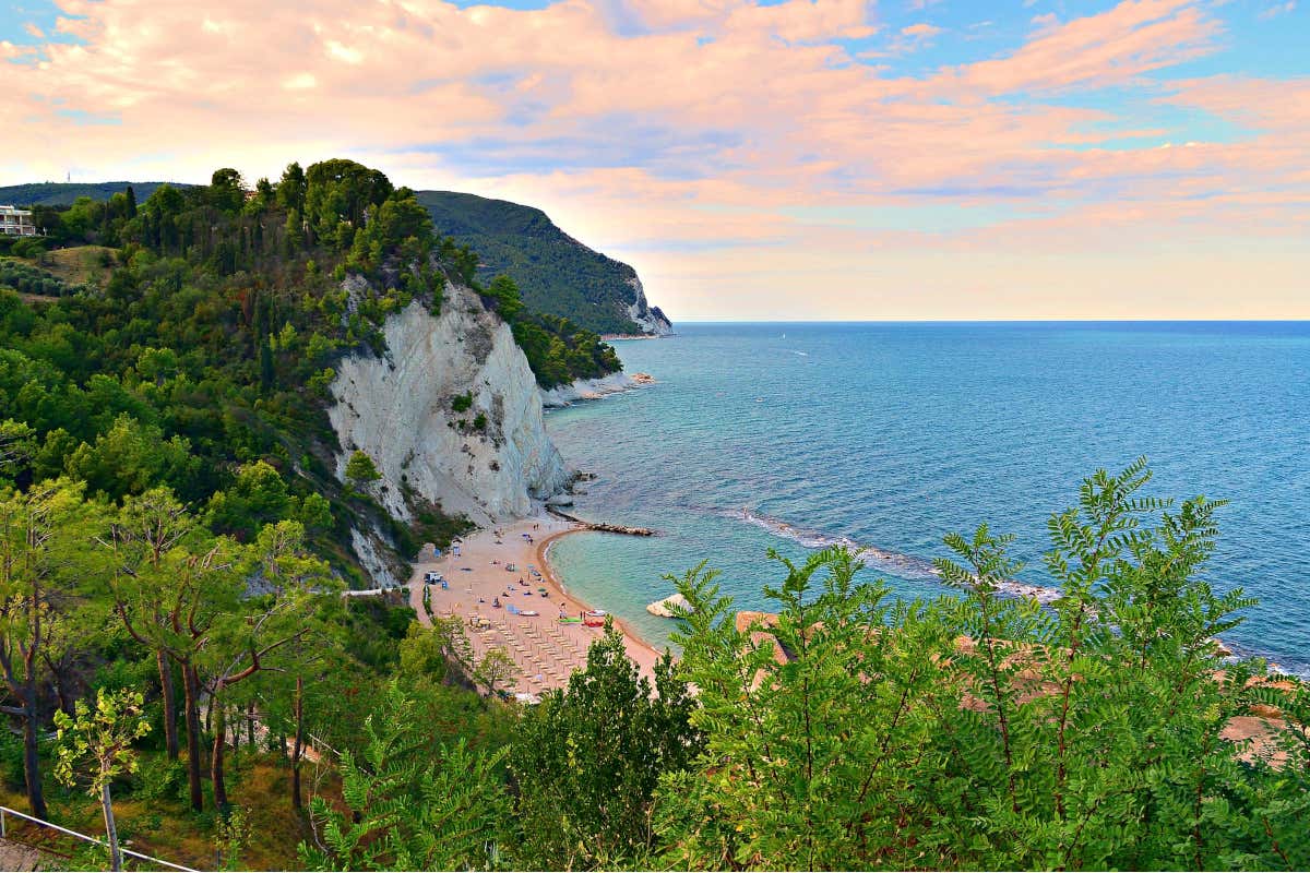 In un libro tutti i segreti della Riviera del Conero