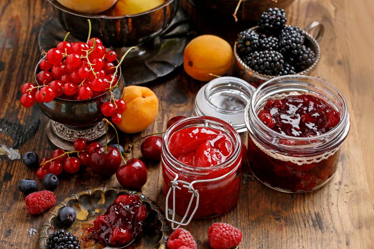 Marmellata e confettura sono utilizzate come sinonimi, ma nella realtà dei fatti è si tratta di un errore Marmellata o confettura? L'importante è che sia di qualità