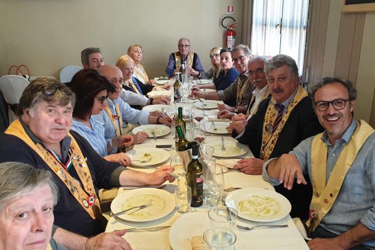 La riunione delle confraternite gastronomiche pavesi (Le confraternite dell’Oltrepò ricordano i cent’anni di Brera)