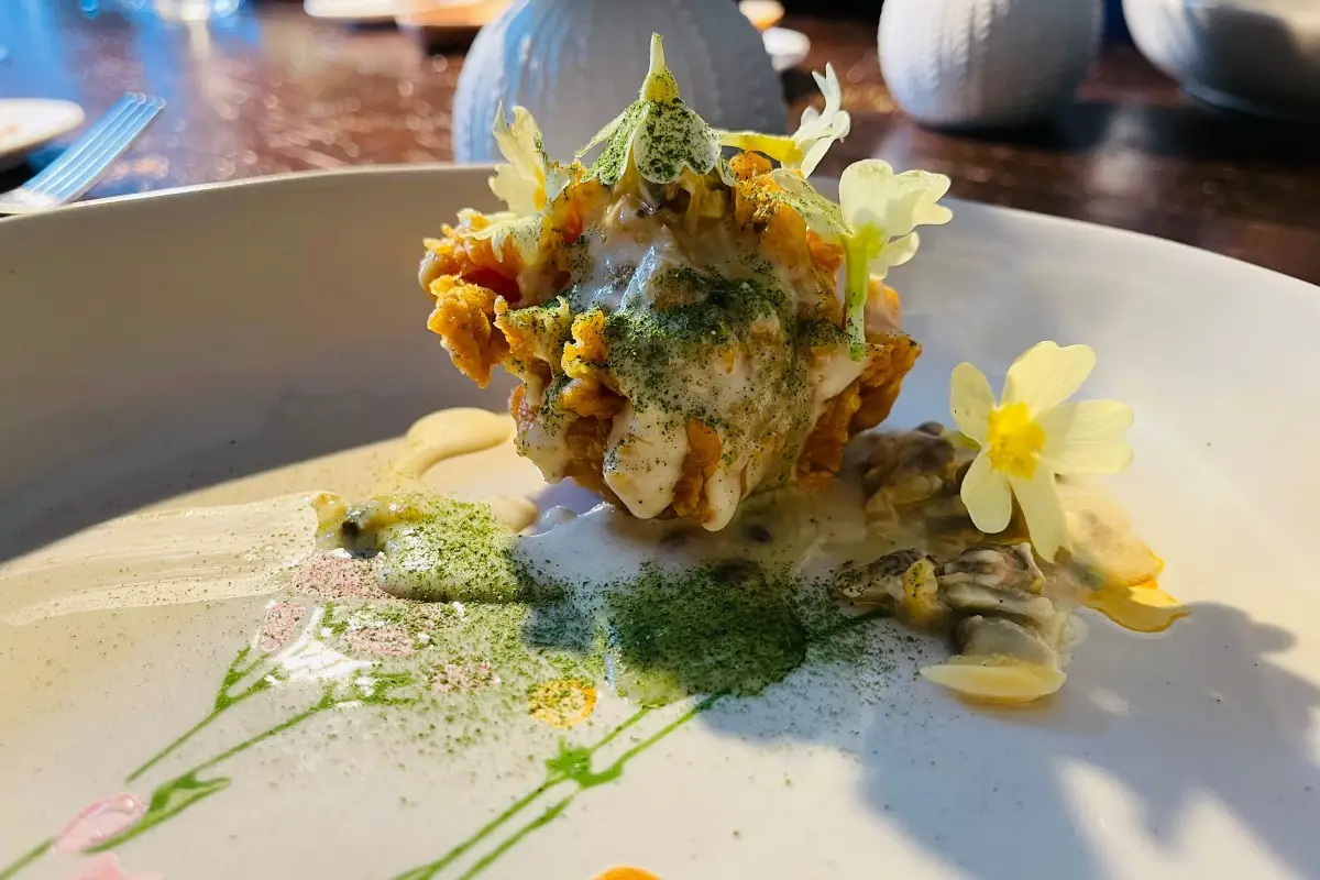 Il Consiglio in tempura Istintivo, giocoso, creativo: il nuovo menu de Il Tiglio di Montemonaco