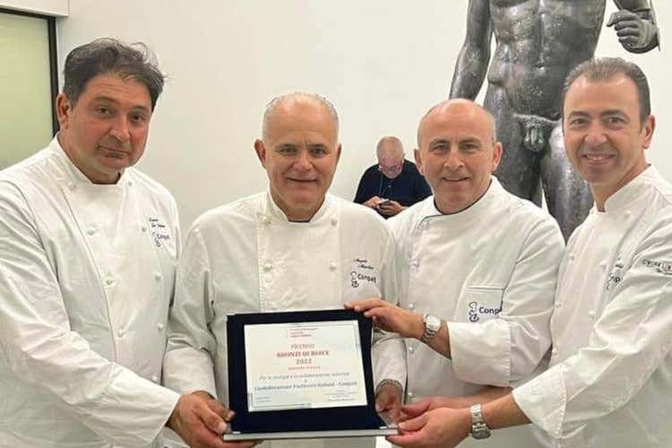 Il premio Bronzi di Riace 2022 ai pasticceri di Conpait