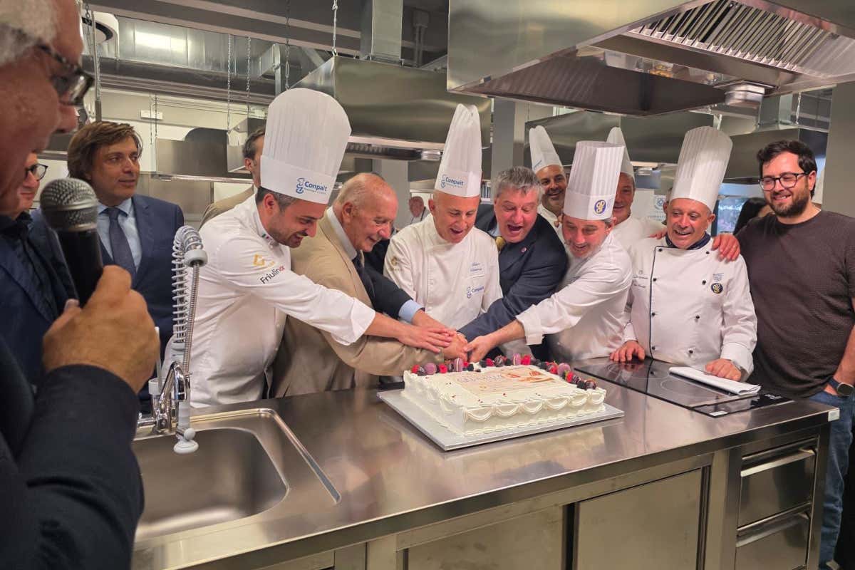 I membri Conpait all'inaugurazione della Calabria Food & Tourism Academy a Lamezia Terme Nasce la Calabria Food & Tourism Academy: il futuro del gusto parte da qui