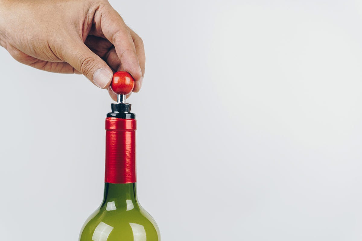 Anno nuovo, bottiglia vecchia: i consigli per conservare la qualità del vino avanzato