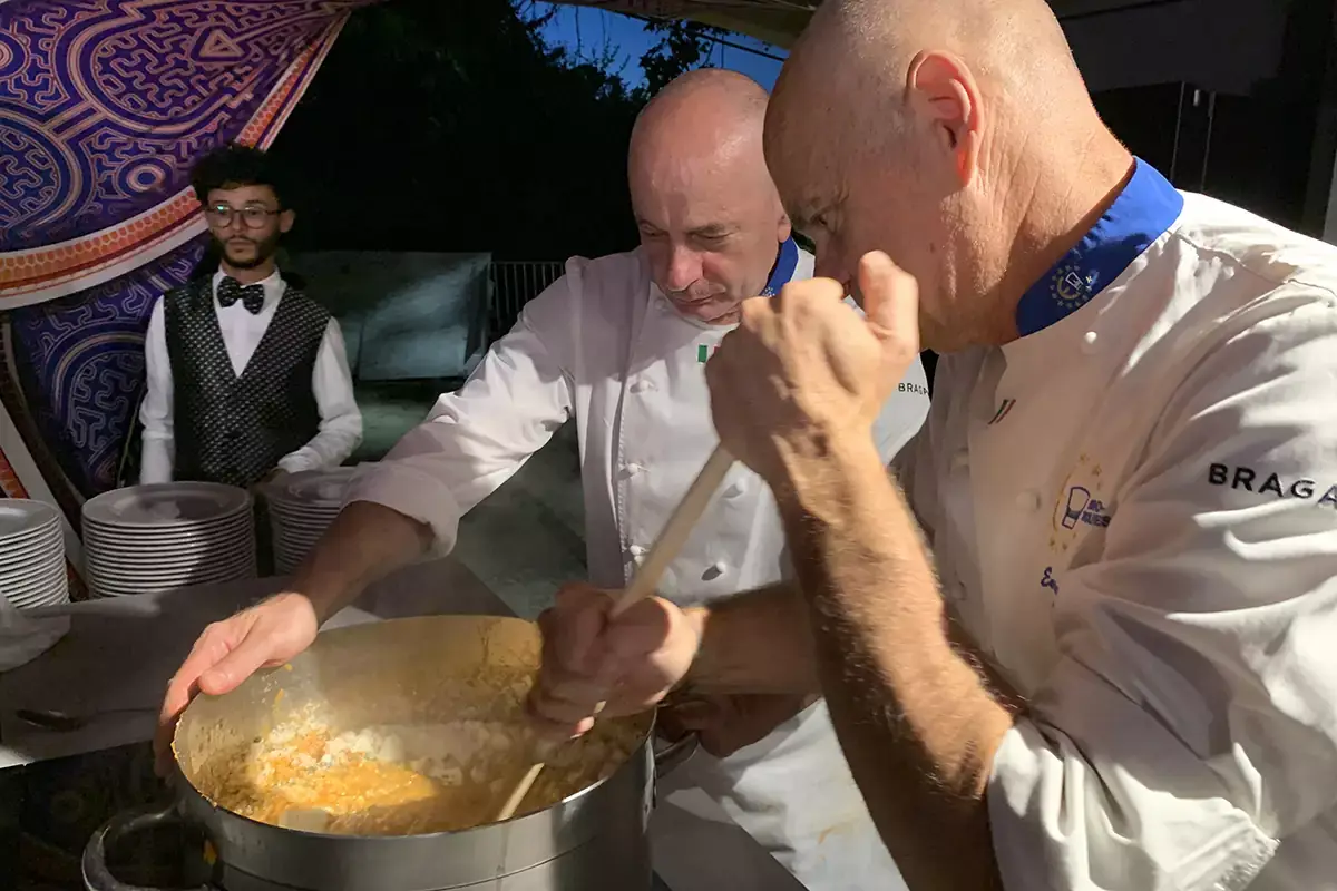 Antonio Consonni ed Enrico Derflingher all'opera Una cena firmata Euro-Toques per salutare alla grande la design week