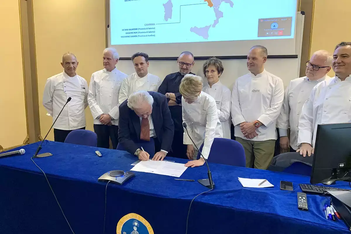 La firma della collaborazione tra Altis e il Consorzio: Vito Moramarco e Anna Sartori Lievito Madre da Rinfresco: il Consorzio si presenta