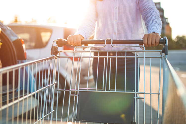 Calano i consumi degli italiani - Consumi, bruciati altri 10 miliardi Gli esercenti chiedono nuovi aiuti