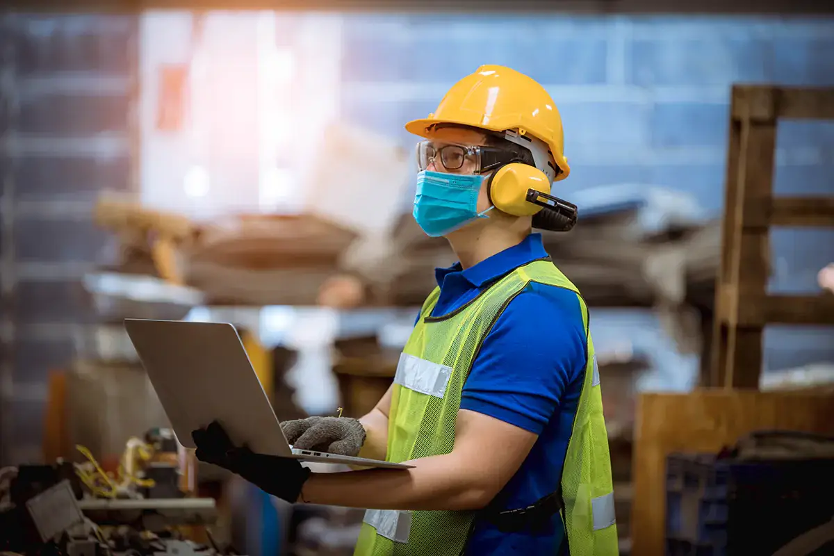 Il 3,7% dei contagi a livello nazionale &egrave; avvenuto sui luoghi di lavoro Da inizio pandemia, oltre 185mila contagi sul lavoro