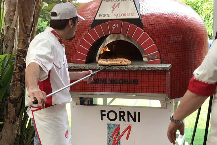 (Contest Emergente Pizza a Ischia Nicola Falanga va in finale)