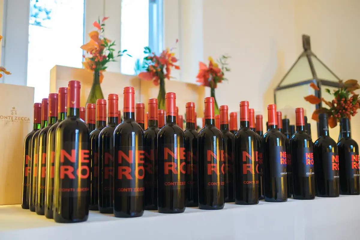 Il Nero di Conti Zecca Conti Zecca a Borgo Egnazia con 9 annate di Nero, il vino del Salento