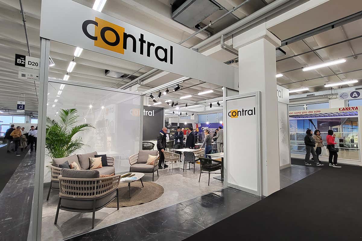 Lo stand di Contral a Riva del Garda Contral a Hospitality presentata la nuova linea lounge di divani