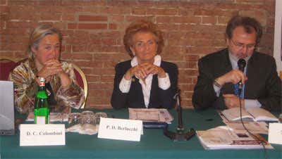 da sinistra: Donatella Cinelli Colombini (vicepresidente Enoteca italiana), Pia Donata Berlucchi (presidente nazionale Donne del vino), Nicola Dante Basile (giornalista de Il Sole 24Ore)