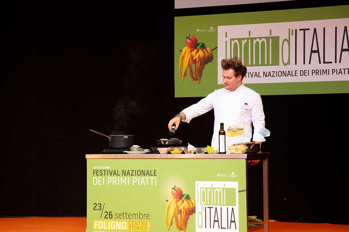 Uno dei cooking show che ha animato I Primi d'Italia Primi d'Italia, a Foligno il rilancio della ristorazione passa dalla pasta
