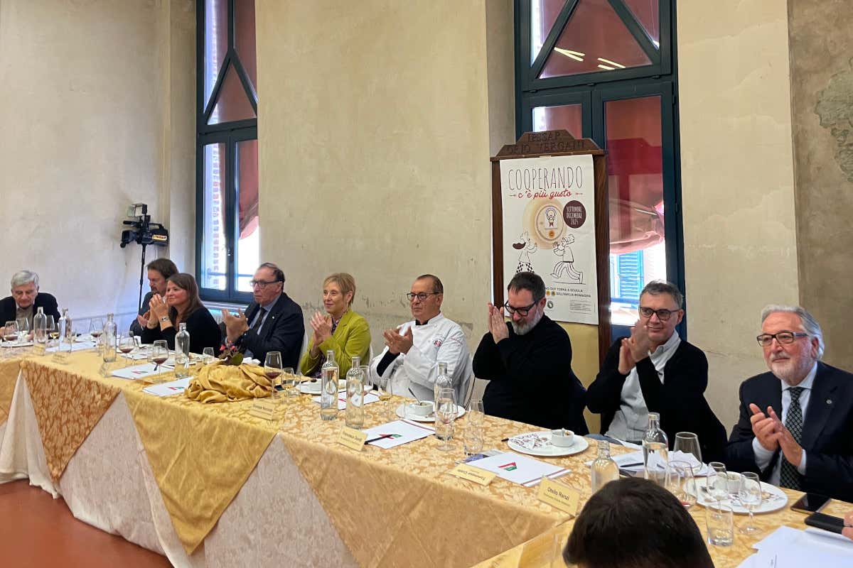 “Cooperando c’è più gusto”: 4 consorzi uniti per educare gli studenti alla qualità “Cooperando c’è più gusto”: 4 consorzi uniti per educare gli studenti alla qualità