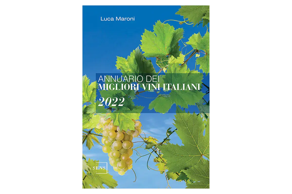 La copertina dell'Annuario 2022 Annuario dei migliori vini italiani 2022 in vetrina al Sofitel di Roma