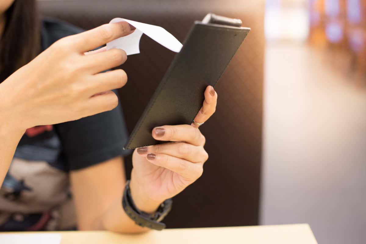 Coperto al ristorante sì o no? L’Italia divisa anche a tavola Coperto al ristorante sì o no? L’Italia divisa anche a tavola