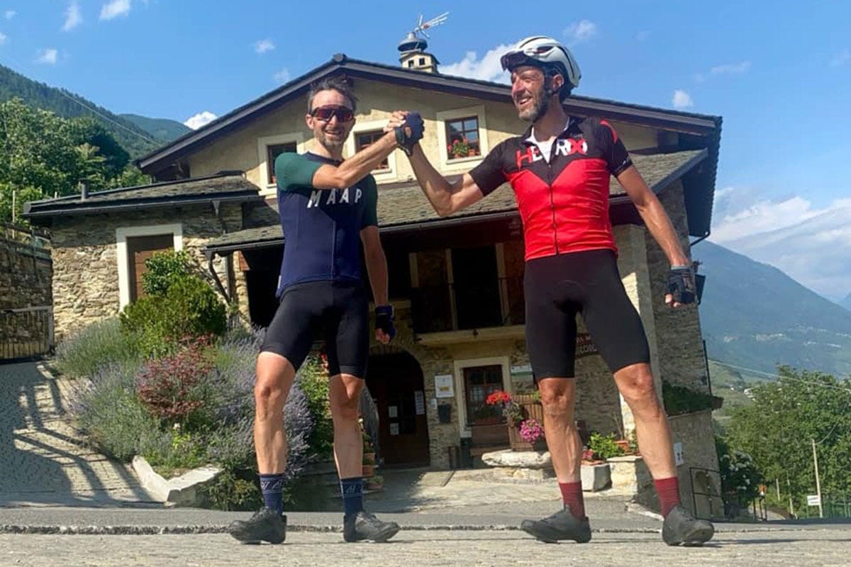 Giacomo Pellizzari In bicicletta tra Italia e Svizzera. Nuovi spalloni contrabbandano emozioni