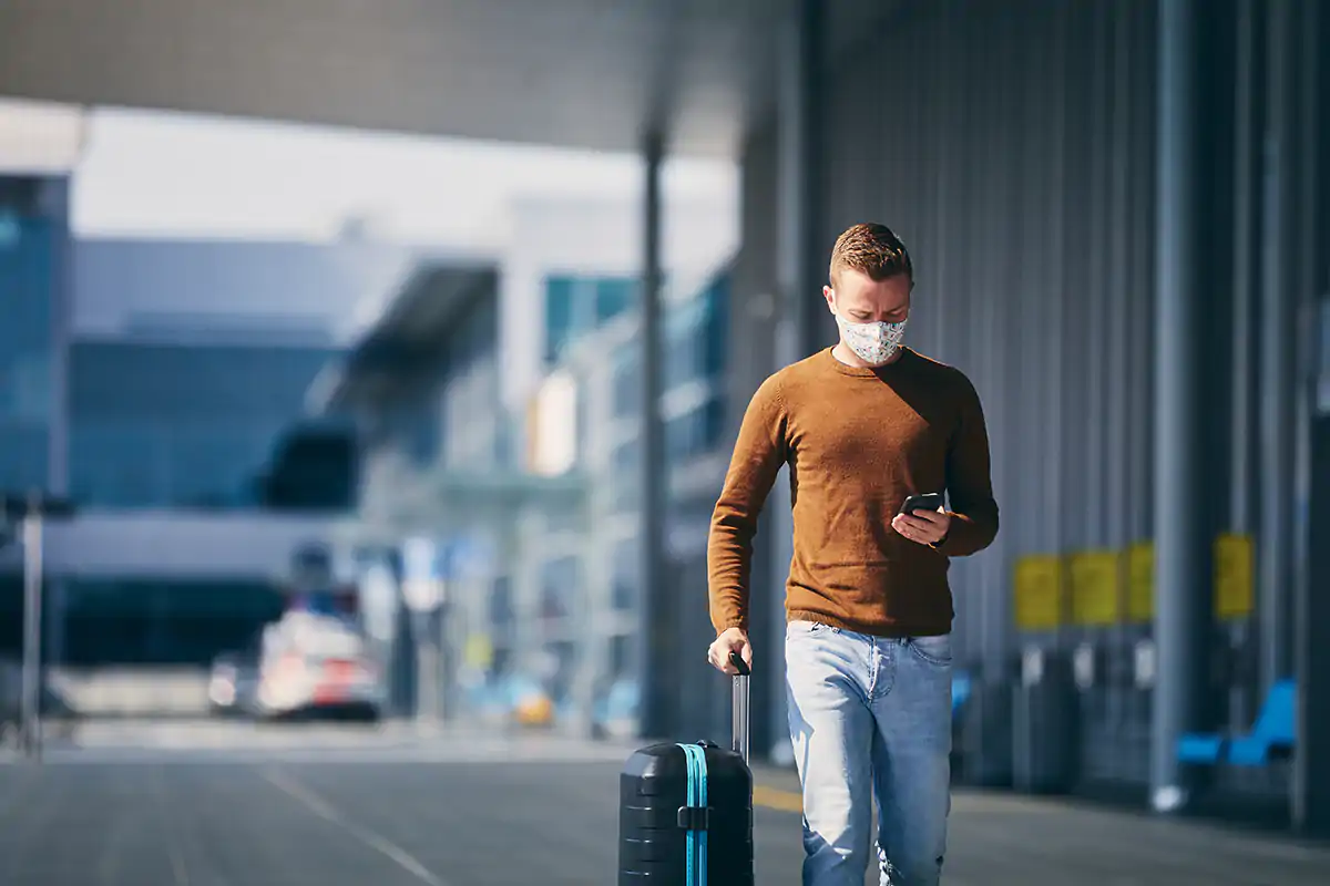 In vacanza? Meglio controllare l'orario: alle 22 tutti in albergo Il coprifuoco danneggia il turismo Primo maggio, prenotazioni al palo