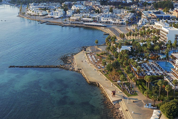 A Cipro i turisti vaccinati non devono fare il test Vacanze a Cipro? Niente test Covid per i vaccinati