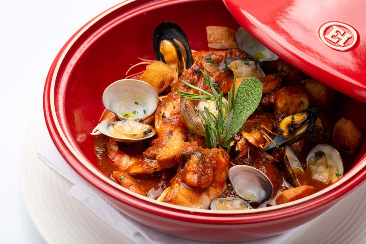 Tajine mediterranea  Pesce fresco e stagionalità: i pilastri di Corallium a Milano
